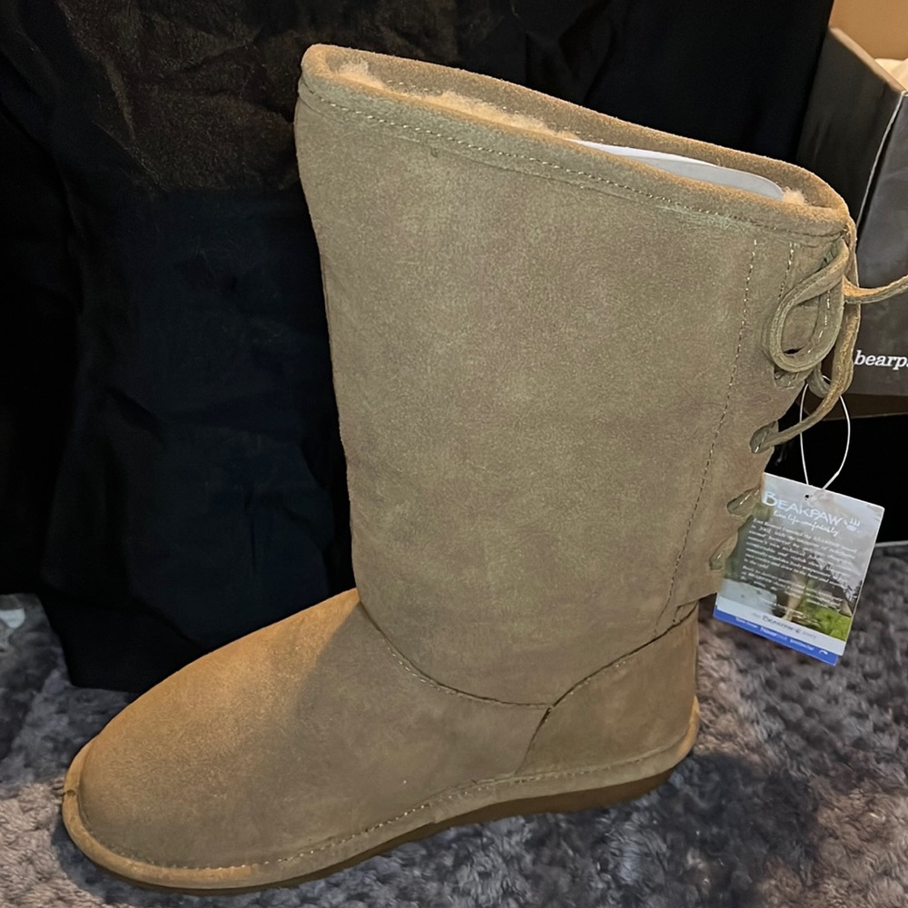 Brand new BearPaw Phylly Youth